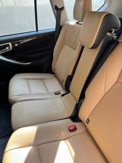 Innova Crysta — Middle row
